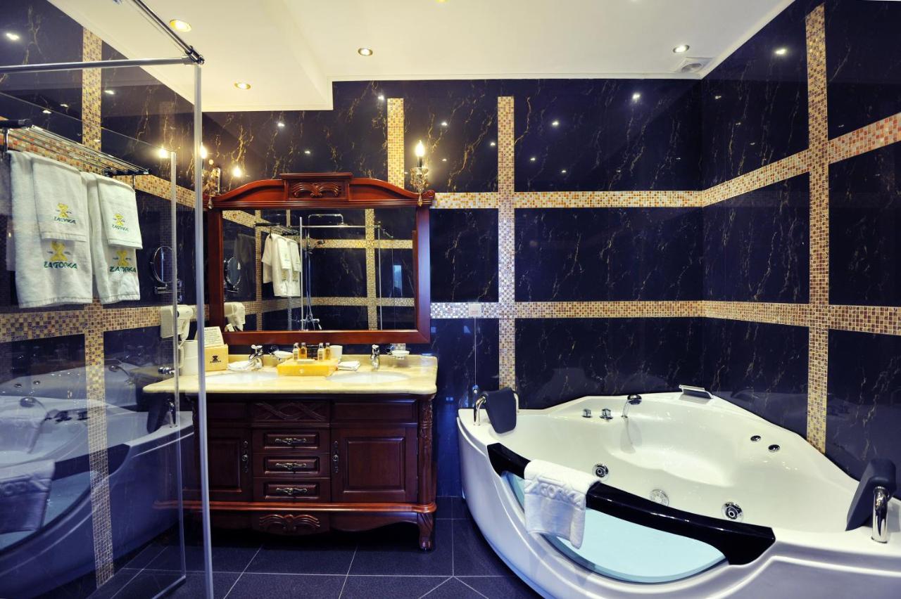 Park Hotel Stara Zagora Exterior foto A modern bathroom