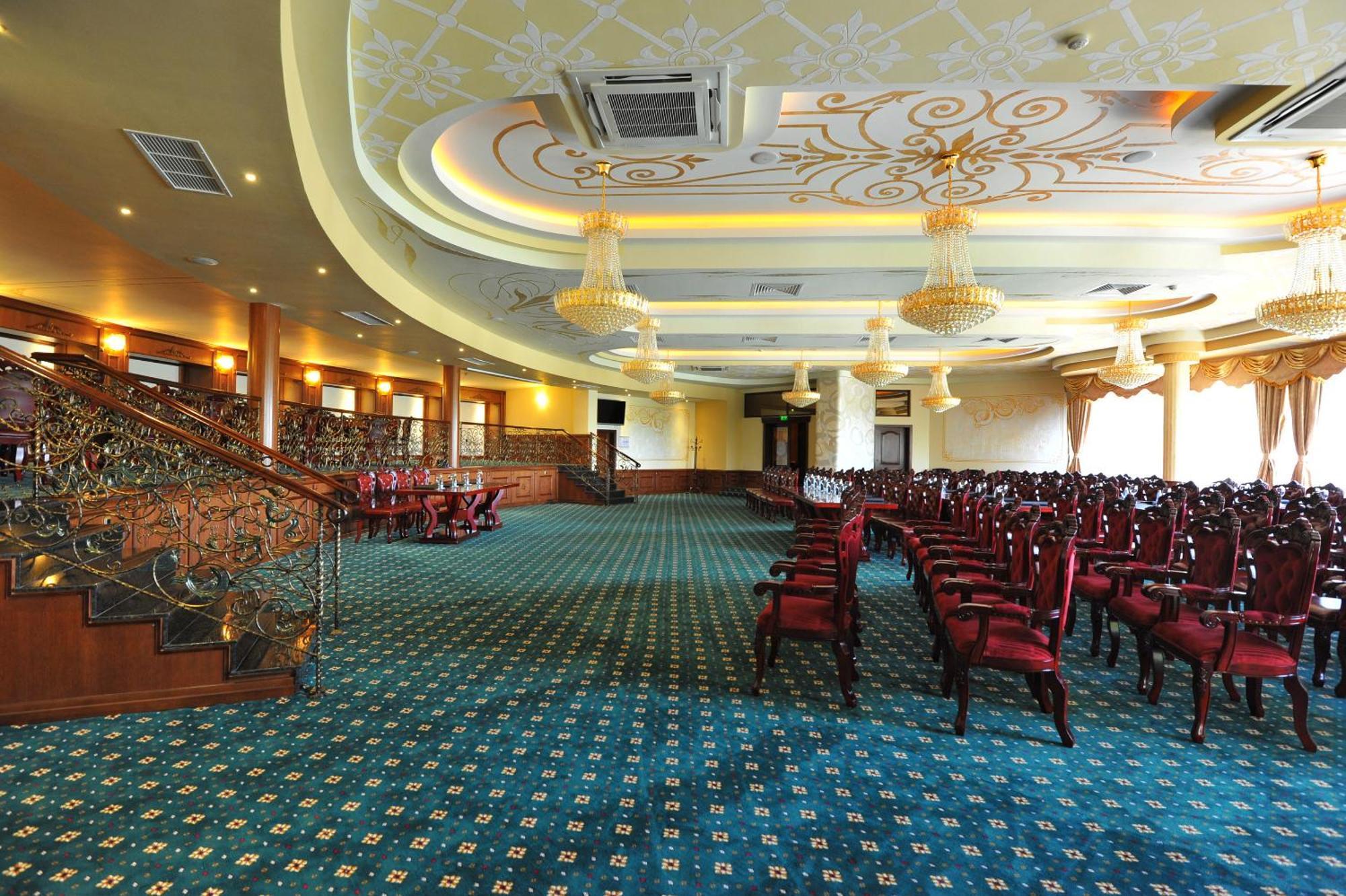 Park Hotel Stara Zagora Exterior foto The interior of the main hall