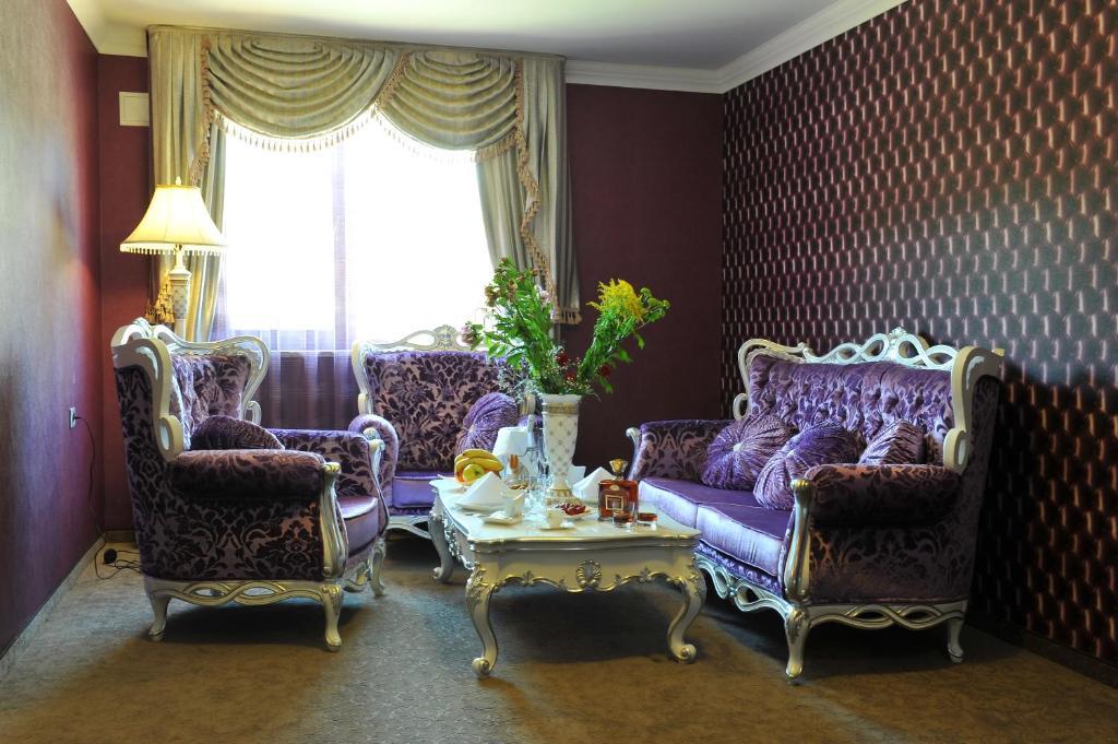 Park Hotel Stara Zagora Habitación foto A living room in the hotel