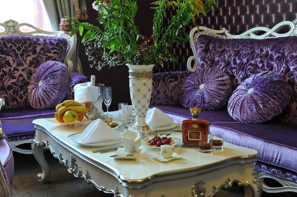 Park Hotel Stara Zagora Habitación foto A table set for afternoon tea