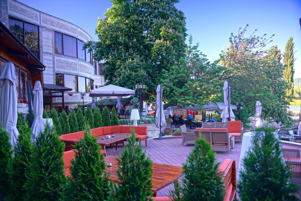 Park Hotel Stara Zagora Exterior foto The hotel's terrace