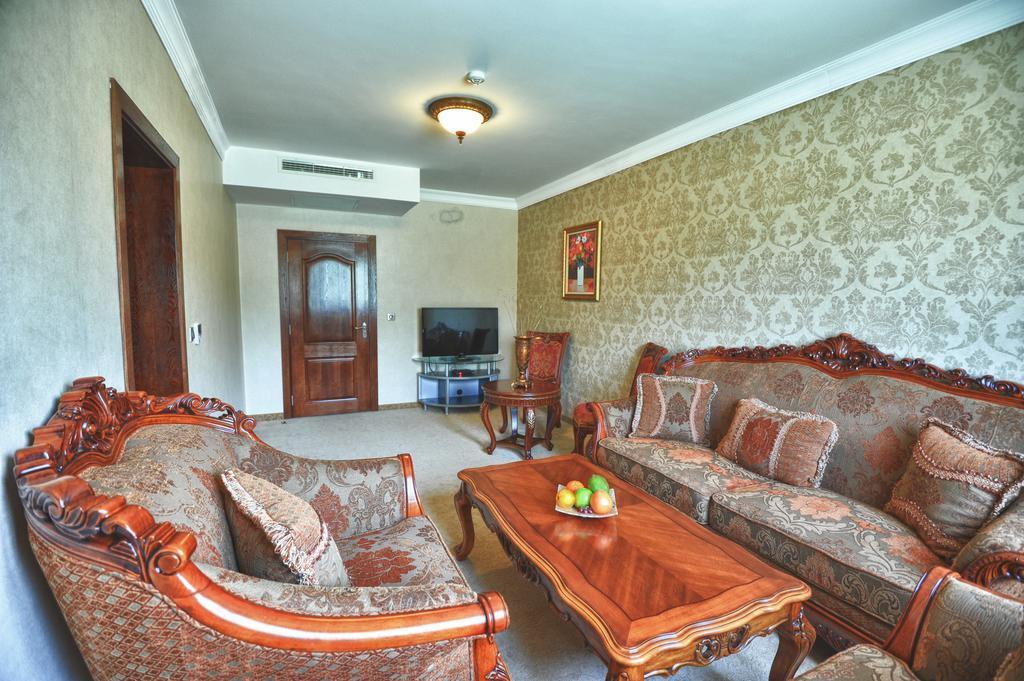 Park Hotel Stara Zagora Exterior foto A living room in a typical apartment